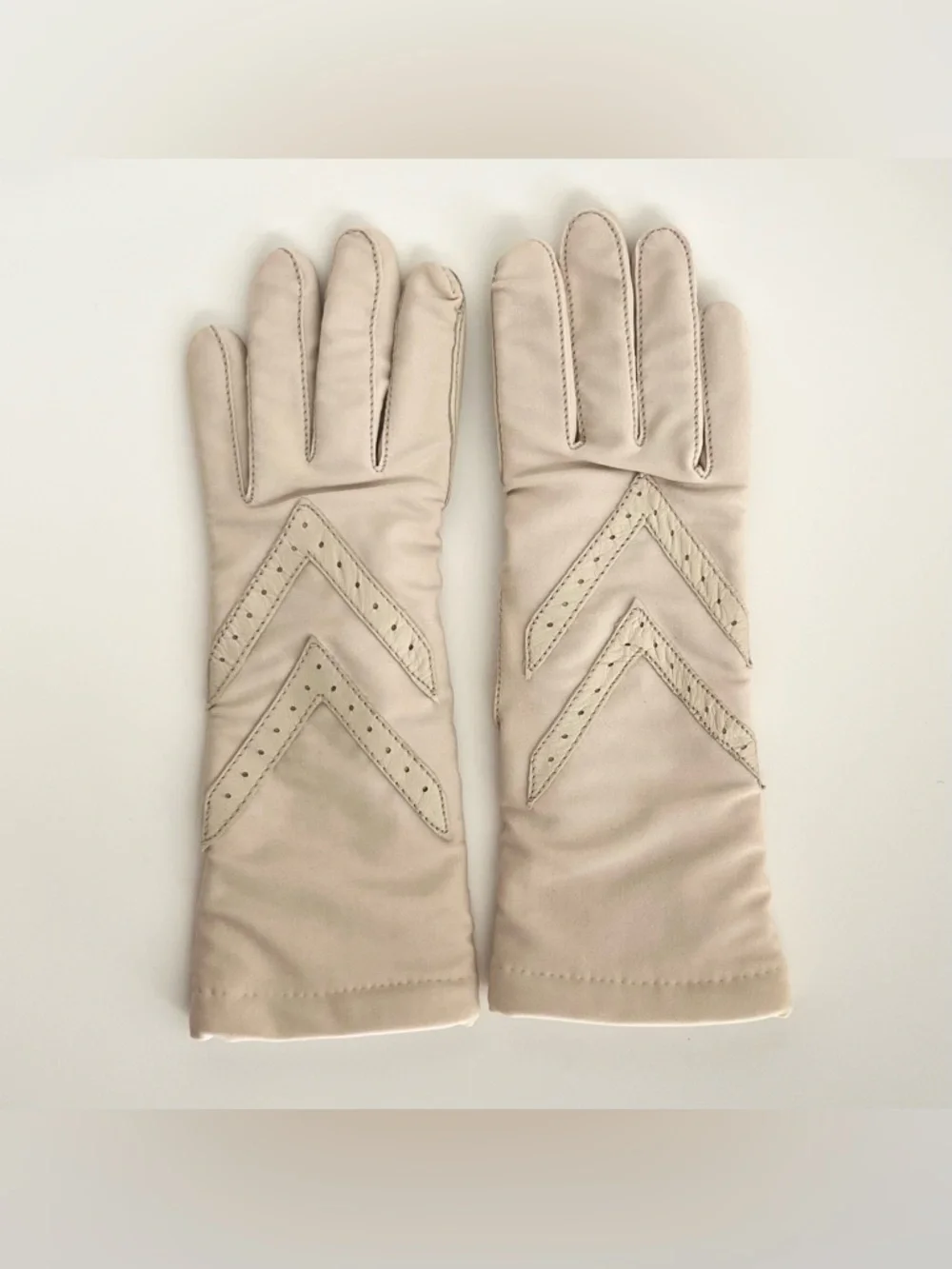 Vintage Women's Leather Trimmed Ivory Driving Gloves Lined Warm Elegant